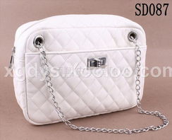 从源头到时尚 厂家直销女包批发与针纺织品销售新趋势